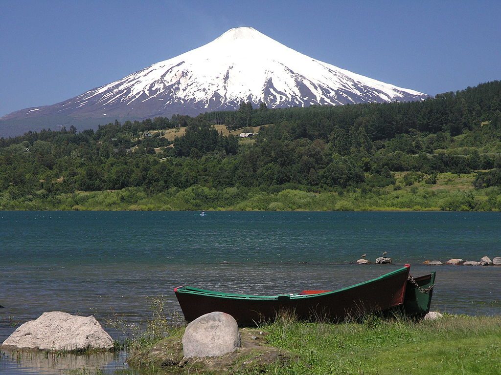 Villarrica By Roberthelmlinger CC BY-SA 3.0