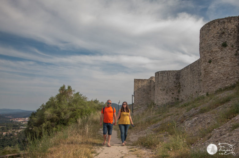 La muralla del castell de Claramunt - wetravel.cat