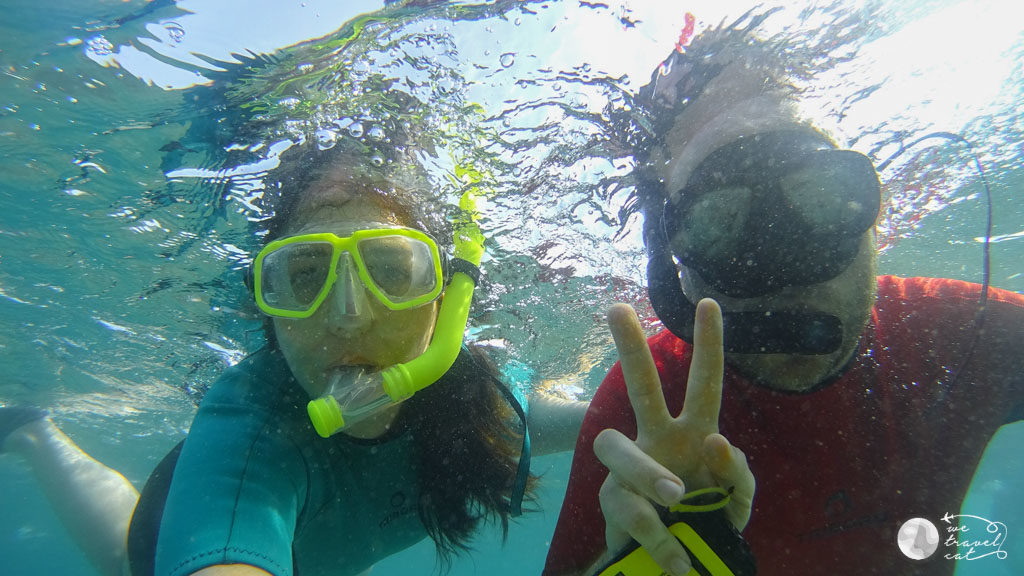 La Cris i en Carles fent snorkel al Maresme - wetravel.cat